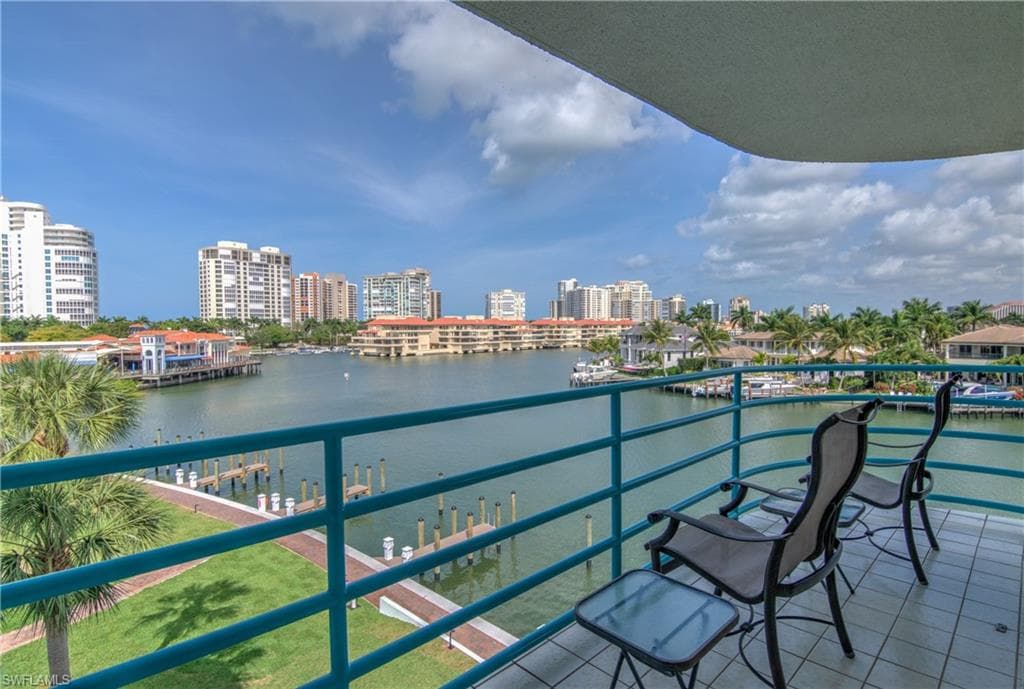 255 Park Shore DR 3-343 NAPLES, FL 34103