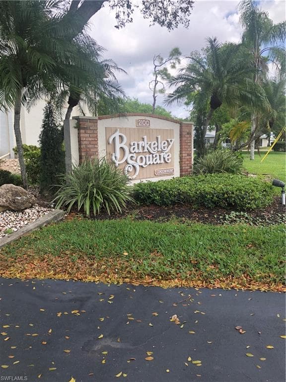 2100 Barkeley LN 10 FORT MYERS, FL 33907