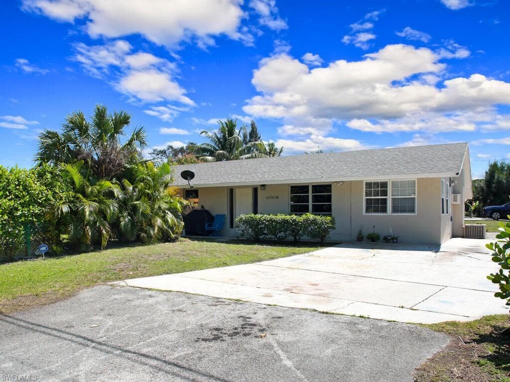 4951 Bayshore DR NAPLES, FL 34112