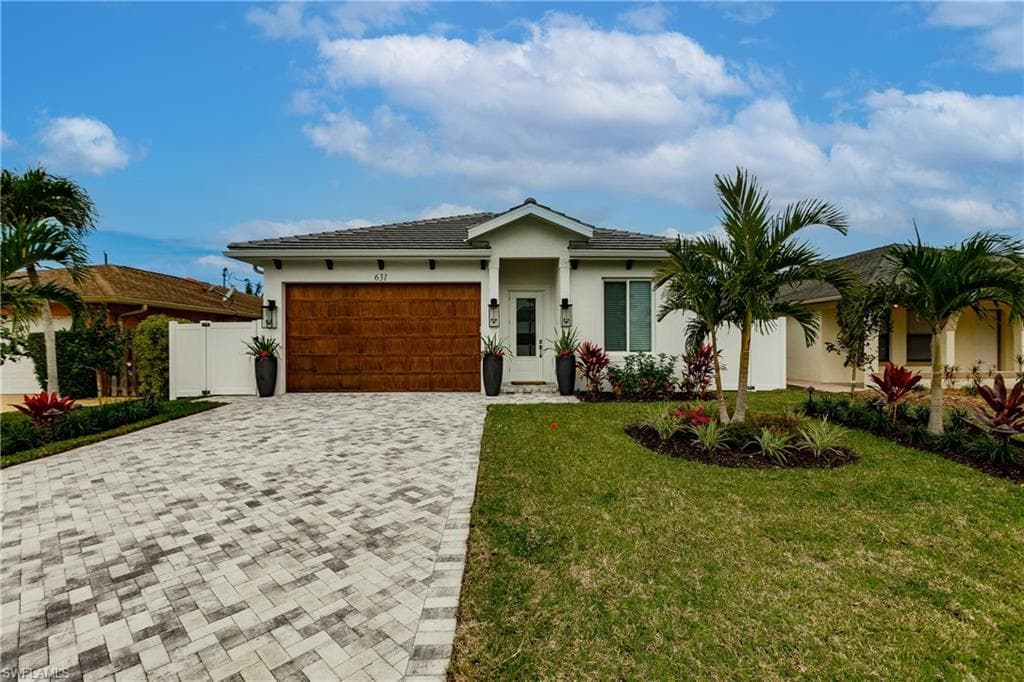 819 91st AVE N NAPLES, FL 34108
