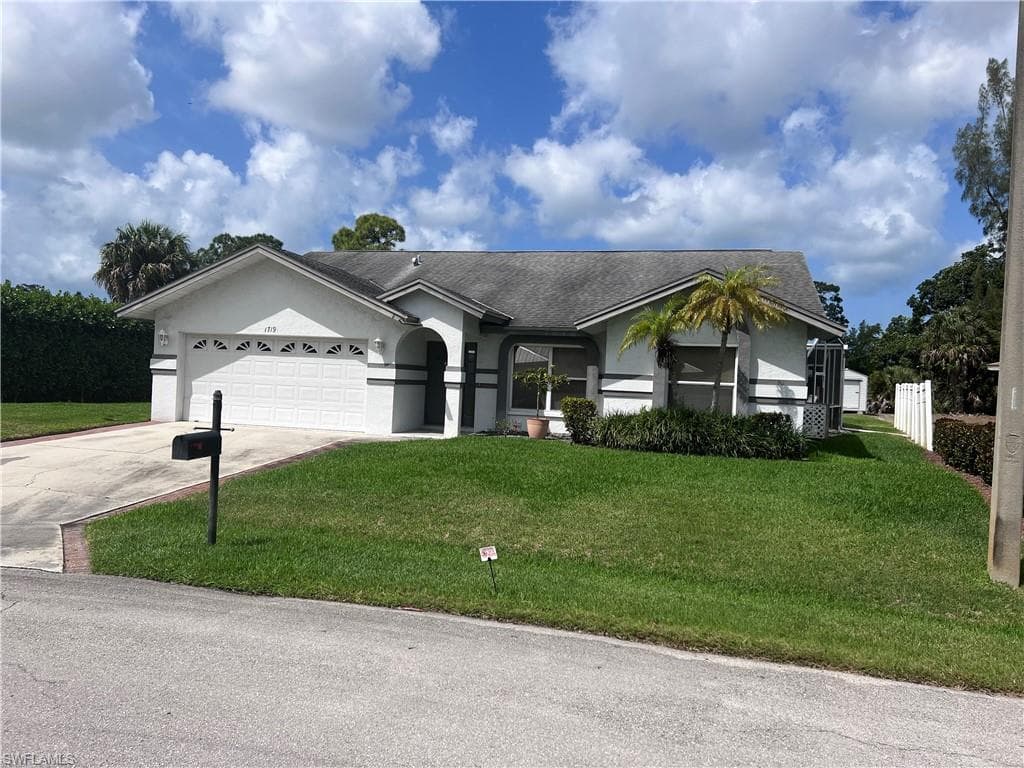 1719 Camelia LN NAPLES, FL 34105