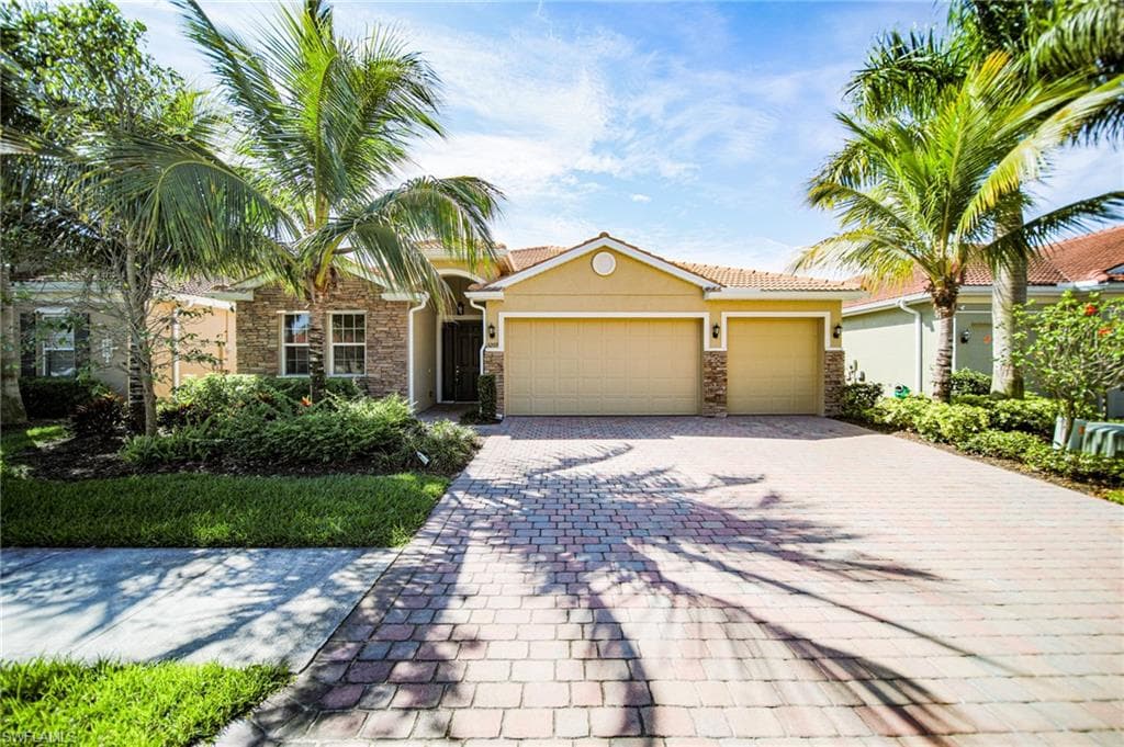 3209 Royal Gardens AVE FORT MYERS, FL 33916