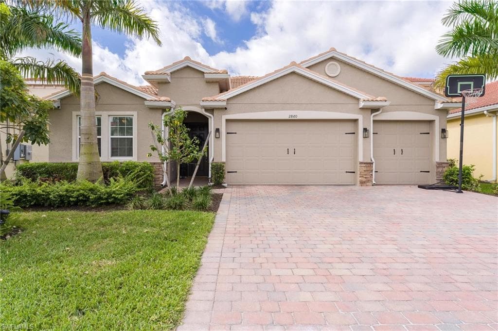2860 Royal Gardens AVE FORT MYERS, FL 33916
