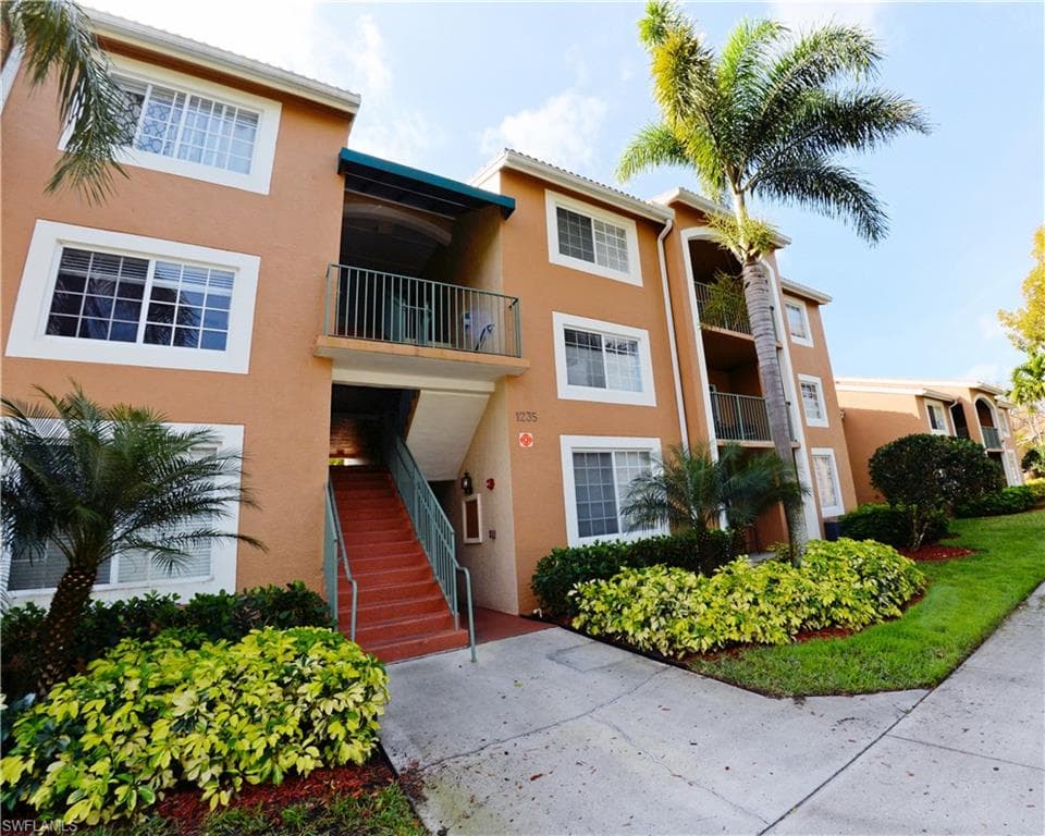 1235 Wildwood Lakes BLVD 207 NAPLES, FL 34104