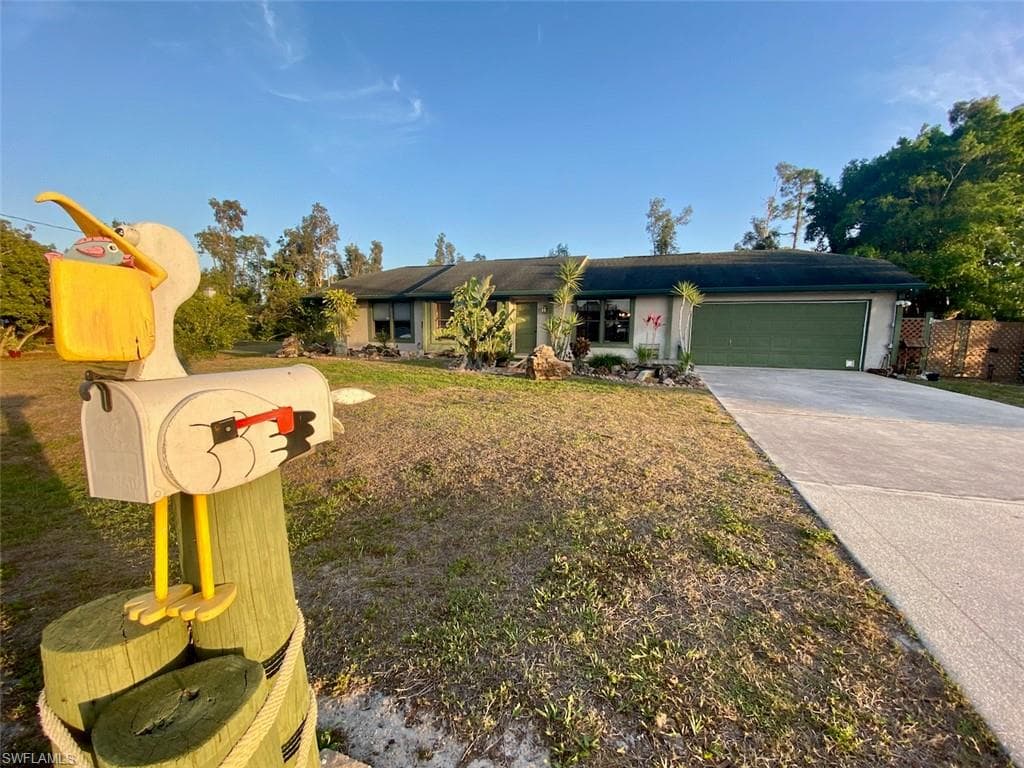 8428 Cypress DR N FORT MYERS, FL 33967