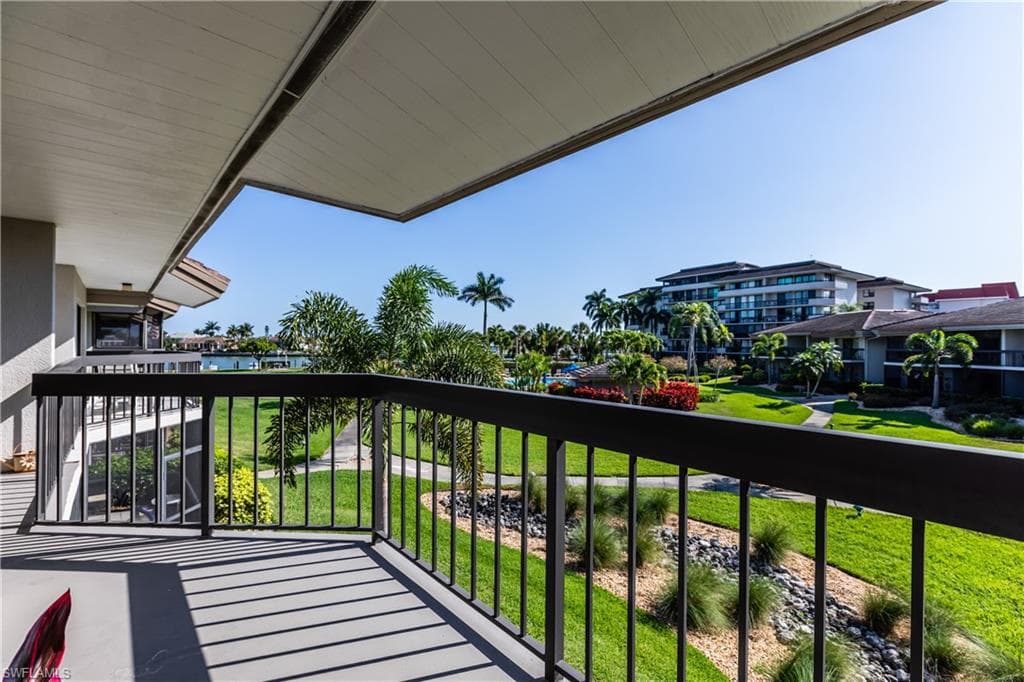 663 Seaview CT H4 MARCO ISLAND, FL 34145