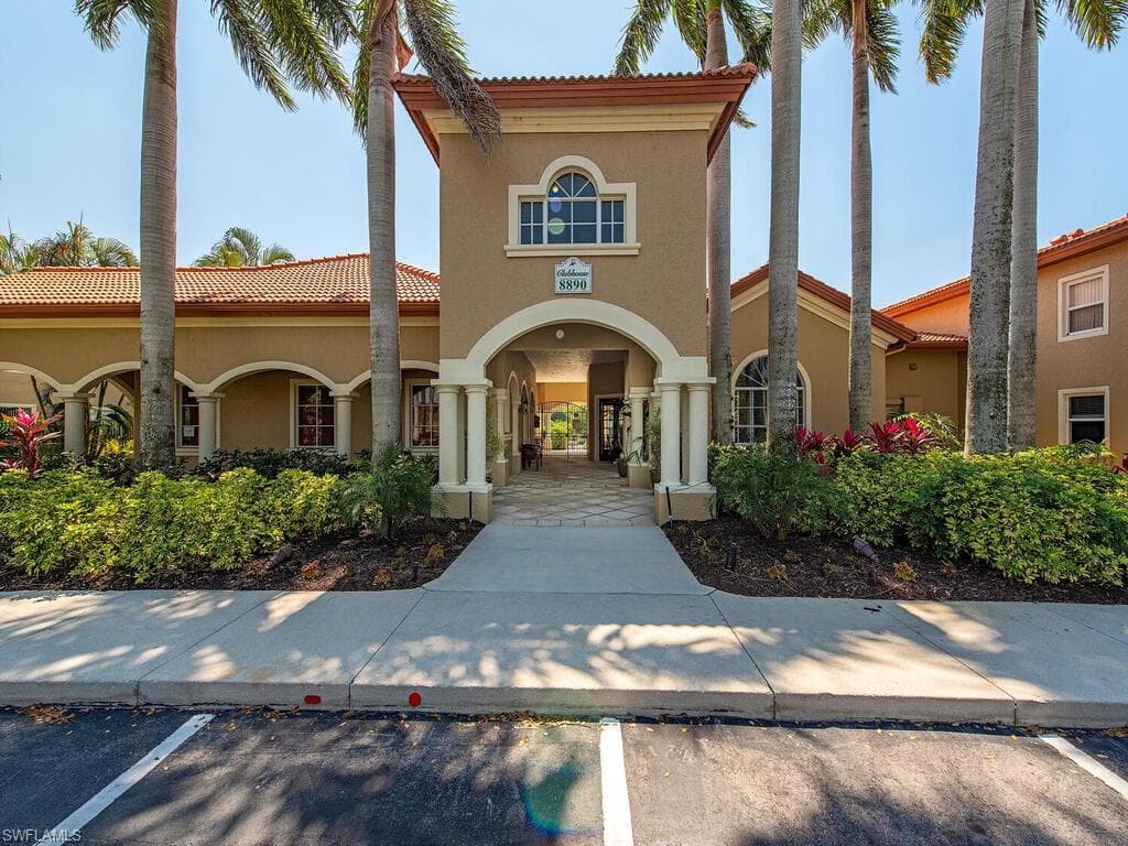 8960 Colonnades CT E 928 BONITA SPRINGS, FL 34135