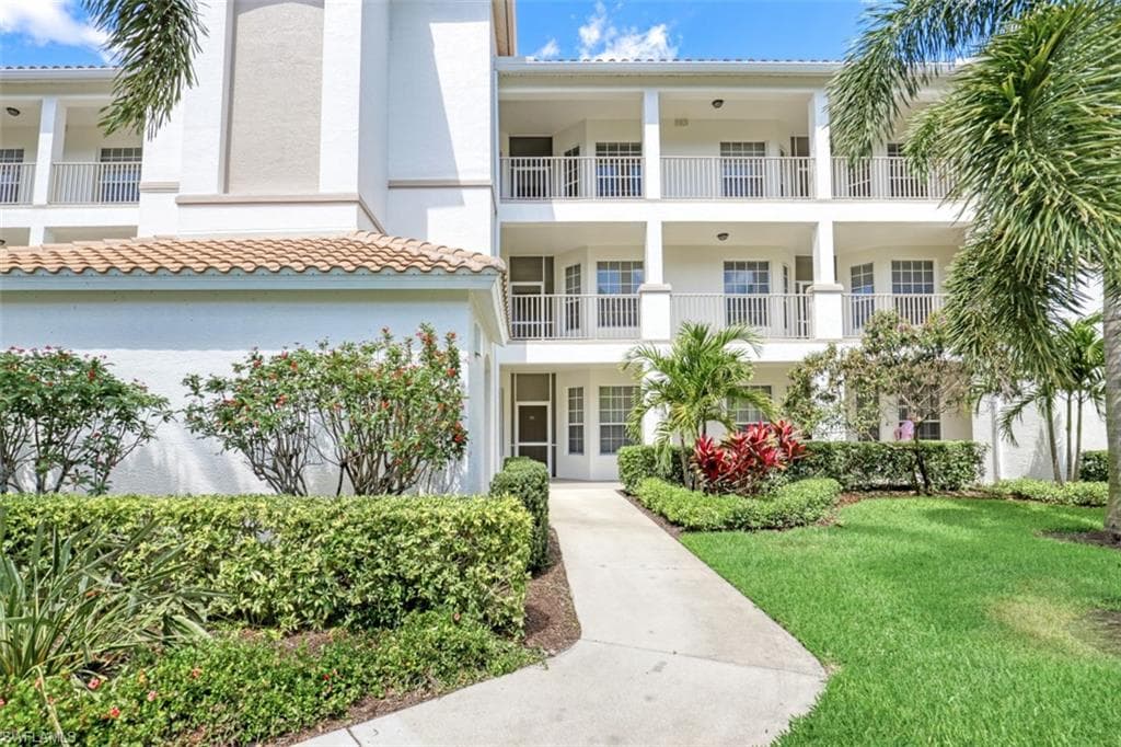 8217 Parkstone PL 1-305 NAPLES, FL 34120