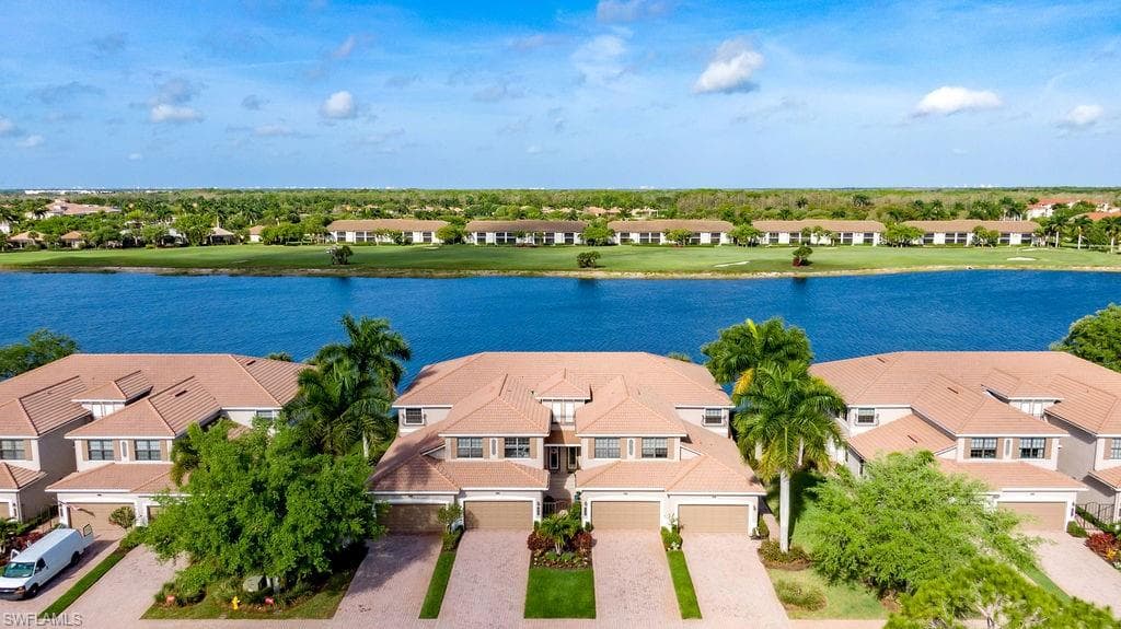 10462 Smokehouse Bay DR 202 NAPLES, FL 34120