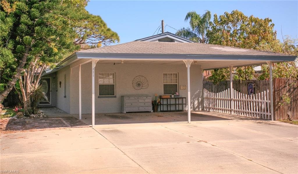 821 Indiana AVE FORT MYERS, FL 33919