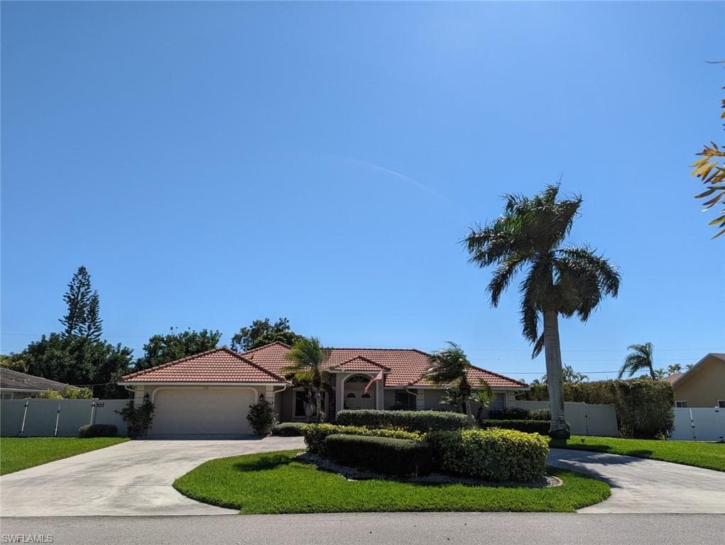 154 Johnnycake DR NAPLES, FL 34110