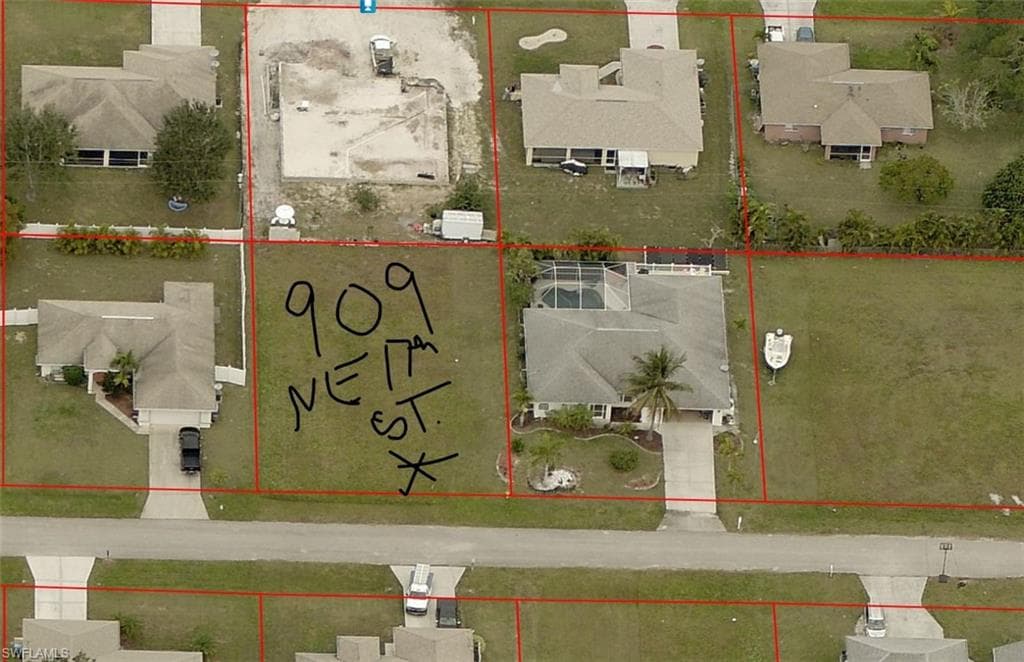 909 NE 17th ST CAPE CORAL, FL 33909