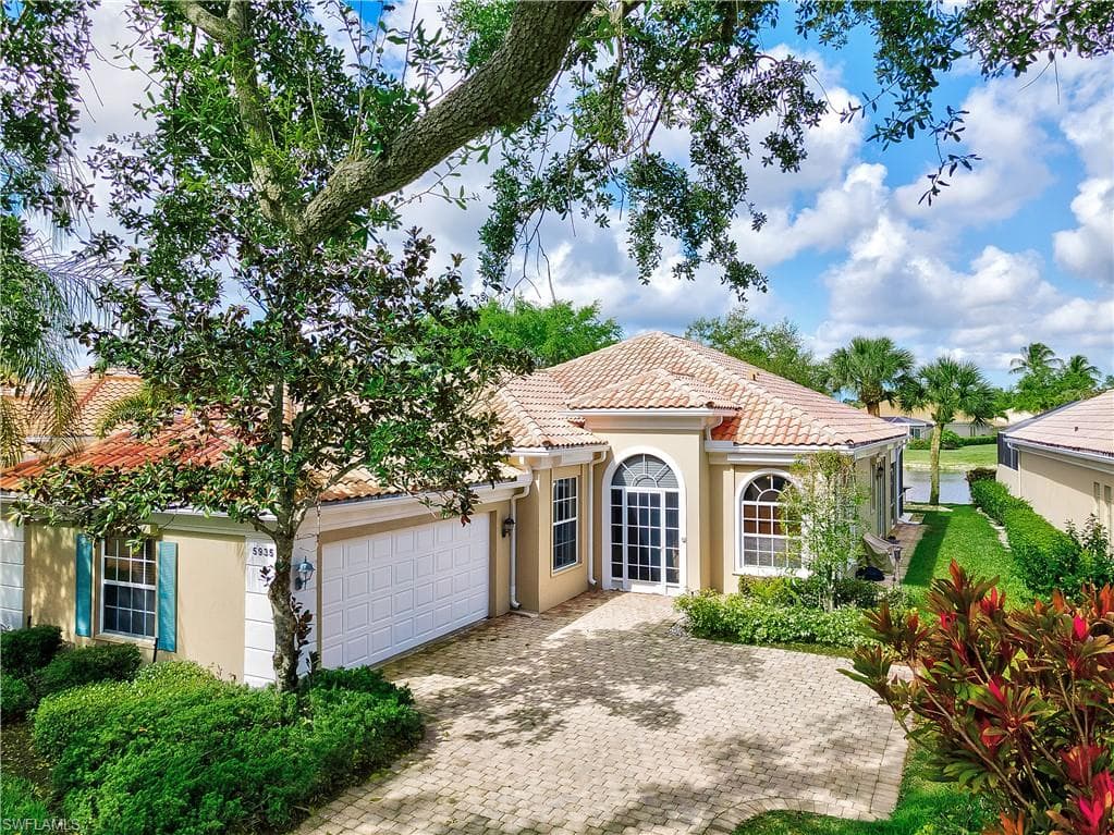 5935 Bermuda LN NAPLES, FL 34119