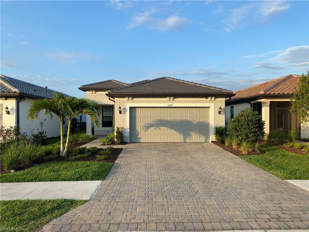 2227 Yellowfin CIR NAPLES, FL 34114
