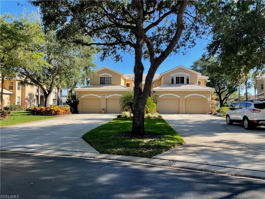24748 Lakemont Cove LN 101 BONITA SPRINGS, FL 34134