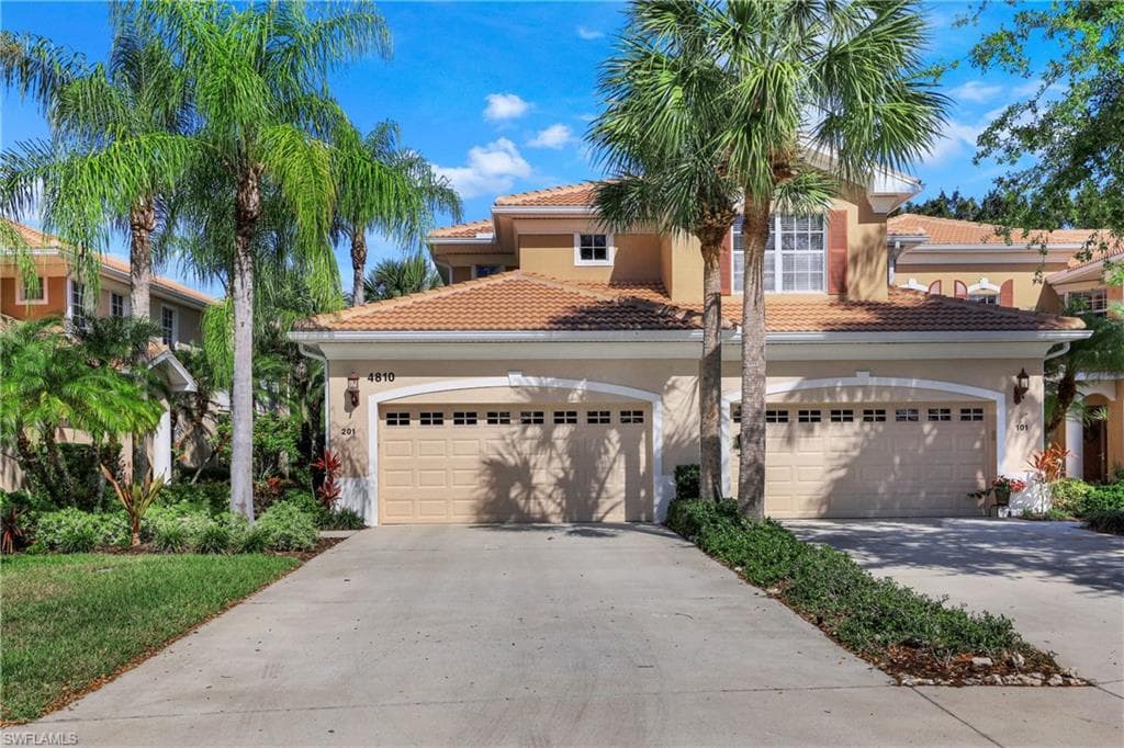 4810 Shinnecock Hills CT 201 NAPLES, FL 34112