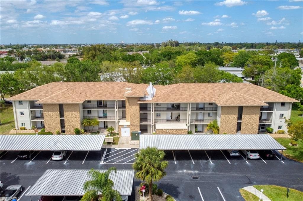 2100 Barkeley LN 12 FORT MYERS, FL 33907