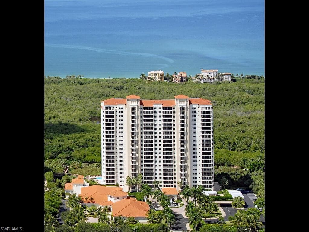 7425 Pelican Bay BLVD 1106 NAPLES, FL 34108