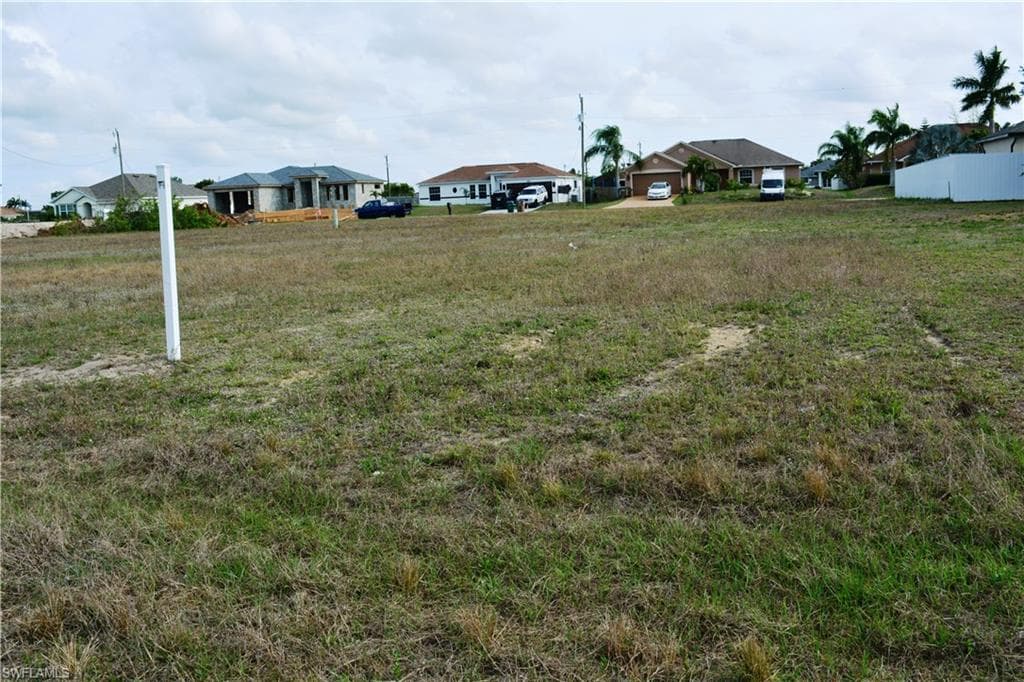 1102 NW 19th TER CAPE CORAL, FL 33993