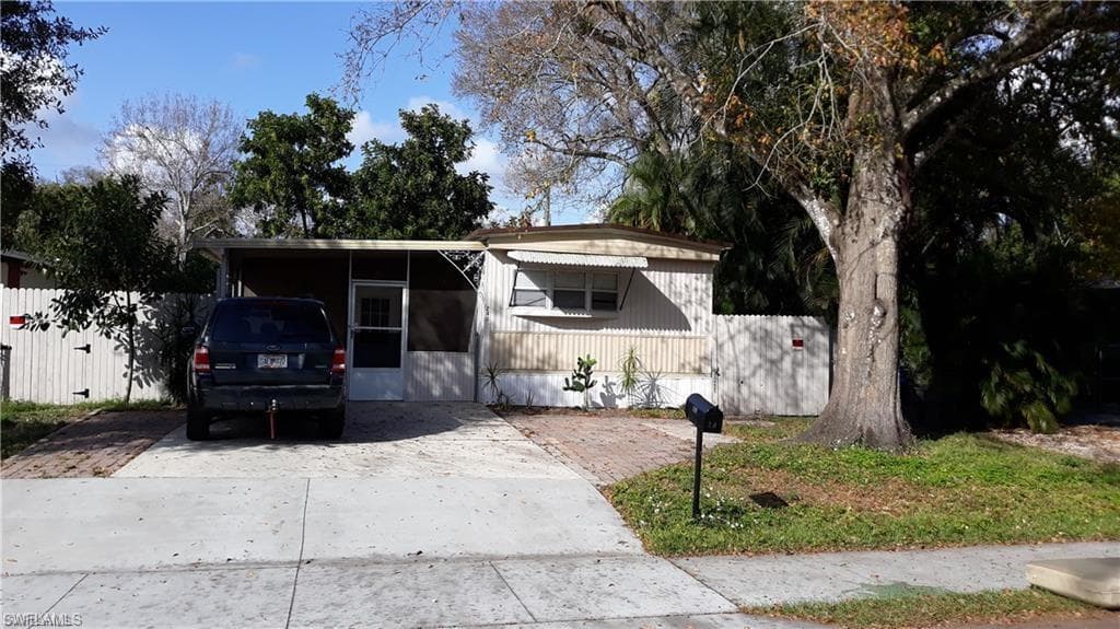 240 State ST FORT MYERS, FL 33903