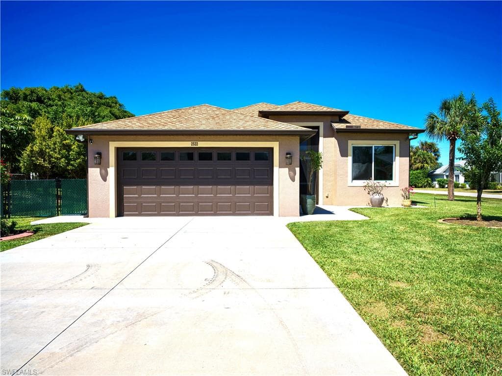 2522 Dora CT LEHIGH ACRES, FL 33971
