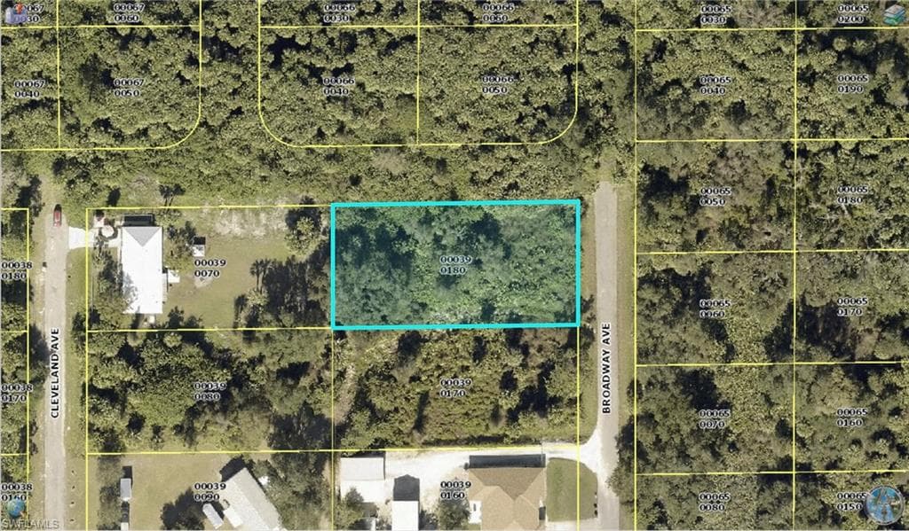 711 Broadway AVE LEHIGH ACRES, FL 33972