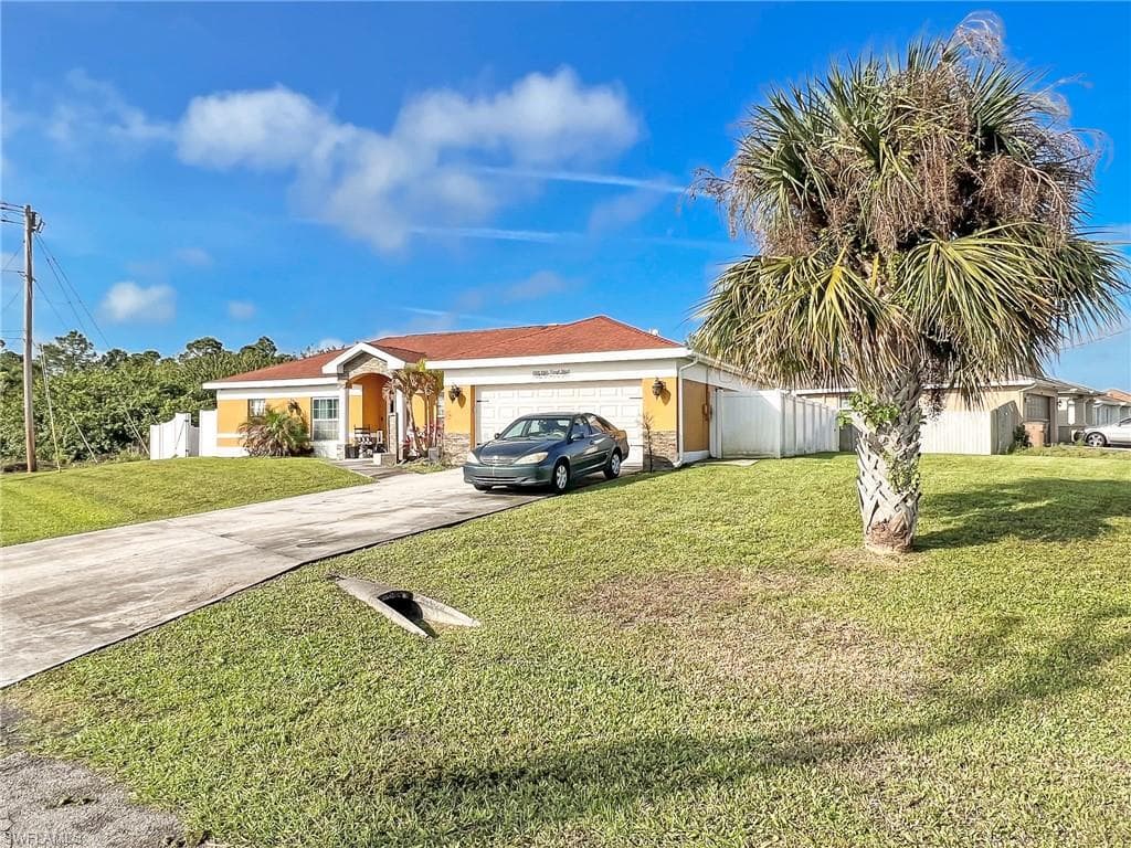 2501 24th ST W LEHIGH ACRES, FL 33971