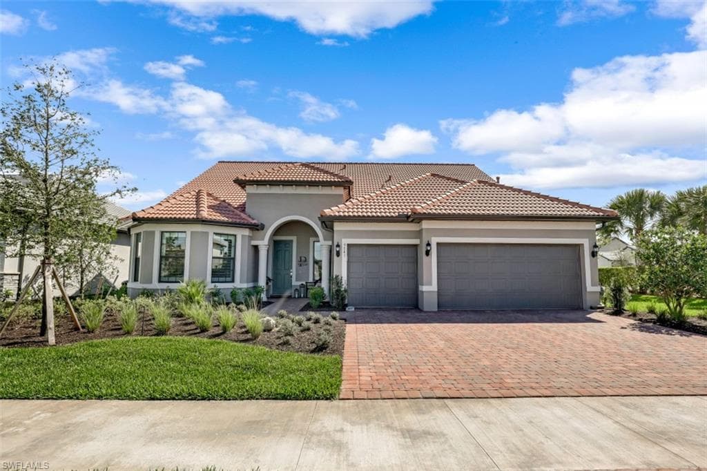 9541 GREYHAWK TRL NAPLES, FL 34120