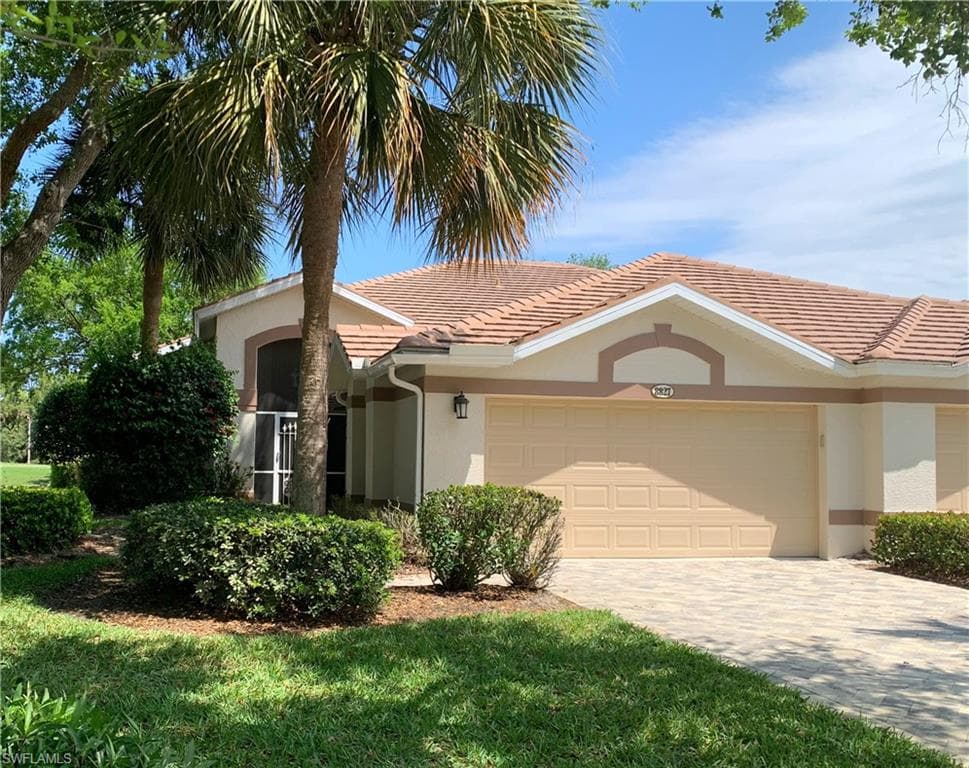8827 Naples Heritage DR D-6 NAPLES, FL 34112