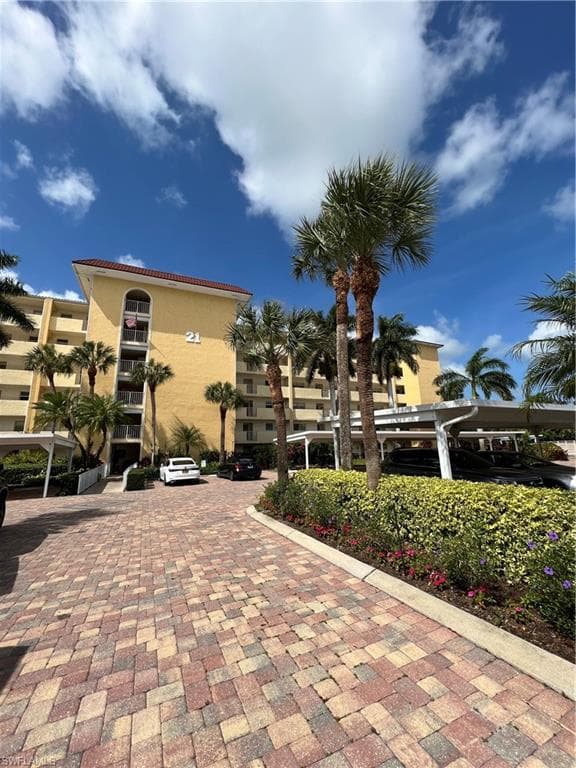 21 High Point CIR E 409 NAPLES, FL 34103