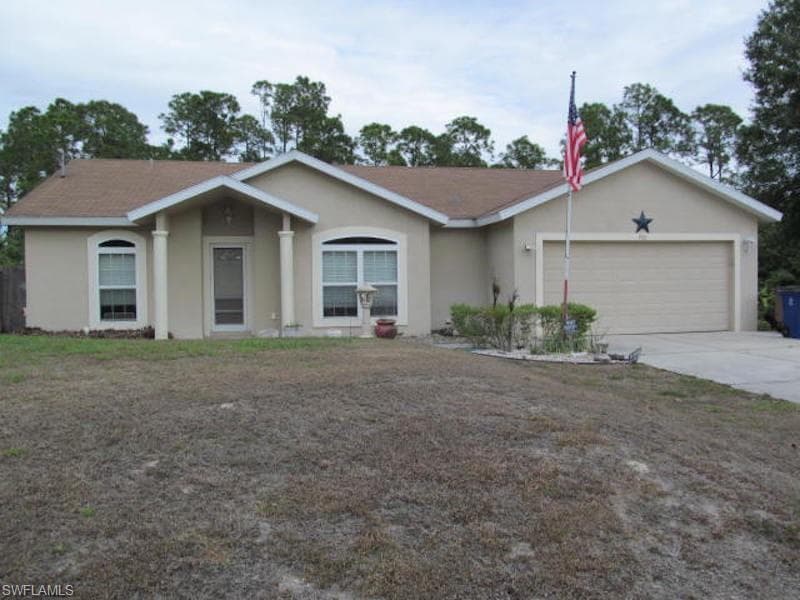 935 Anderson ST E LEHIGH ACRES, FL 33974