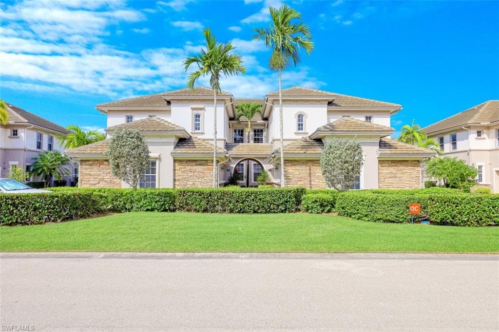 8743 Coastline CT 201 NAPLES, FL 34120