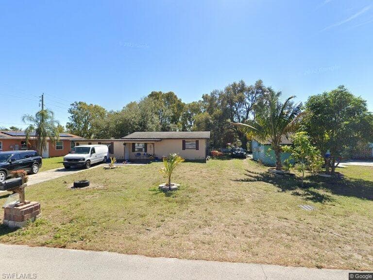 2560 Kennesaw ST FORT MYERS, FL 33901