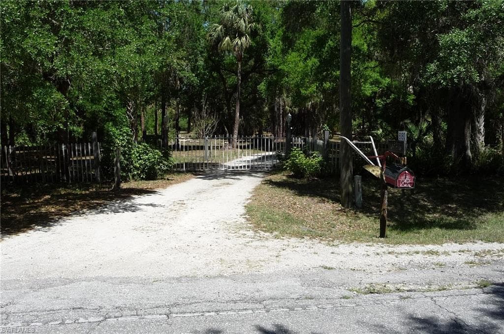 8180 County Rd 78 FORT DENAUD, FL 33935