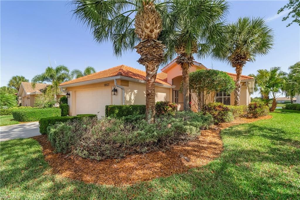 10527 Bella Vista DR FORT MYERS, FL 33913