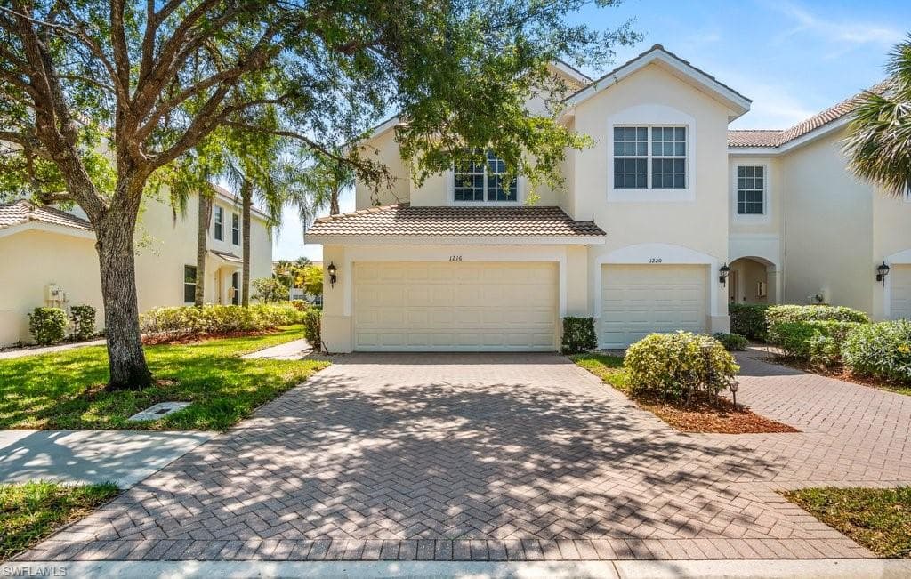 1216 Oxford LN 16 NAPLES, FL 34105