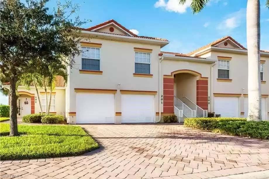 25068 Peacock LN 201 NAPLES, FL 34114
