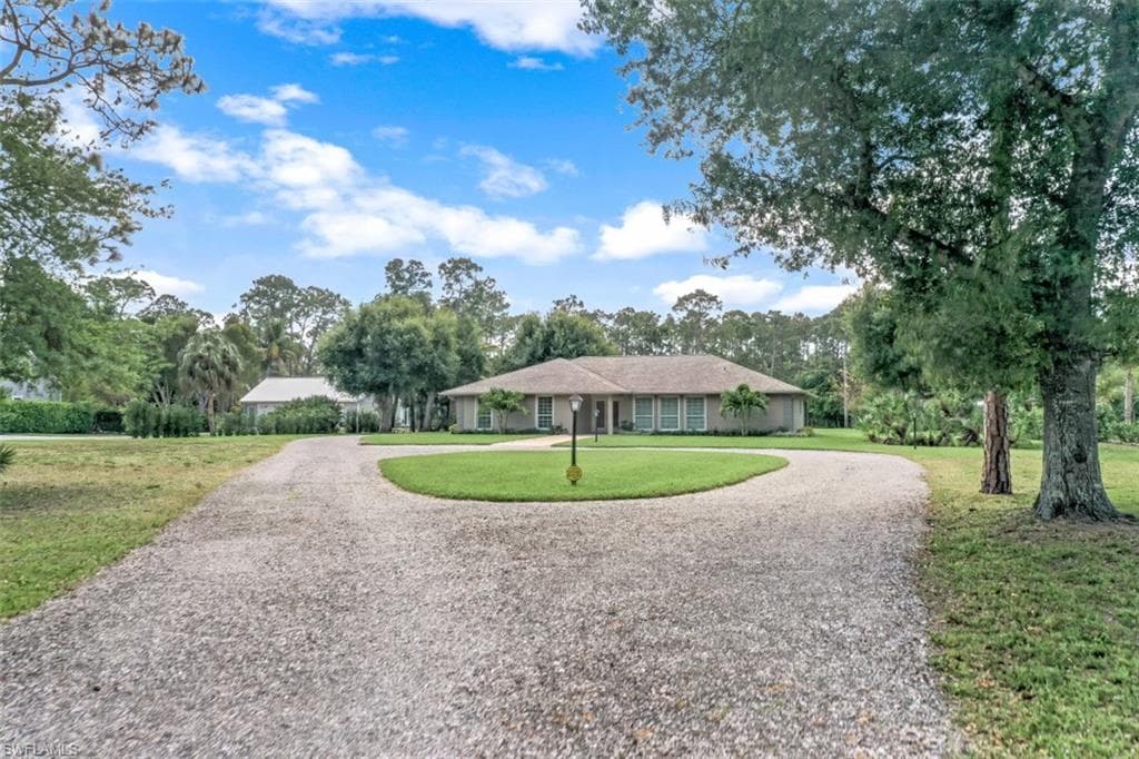 2832 Coach House LN NAPLES, FL 34105