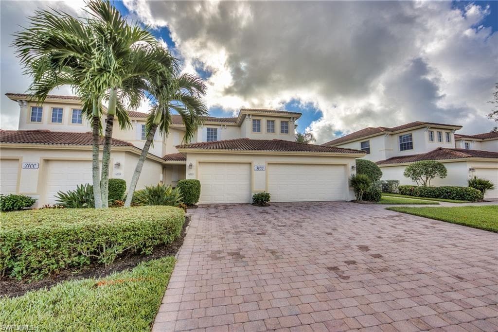 3100 Meandering WAY 202 FORT MYERS, FL 33905
