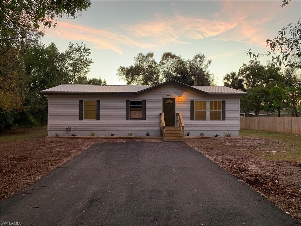 630 Lee ST LABELLE, FL 33935