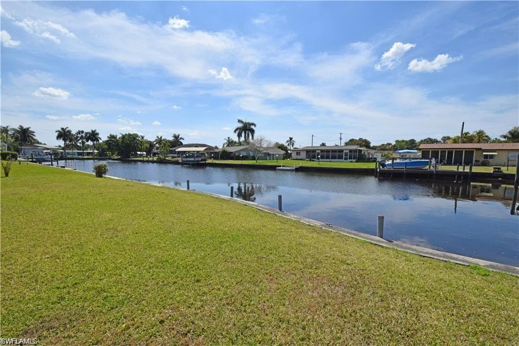 421 Cross ST NORTH FORT MYERS, FL 33903
