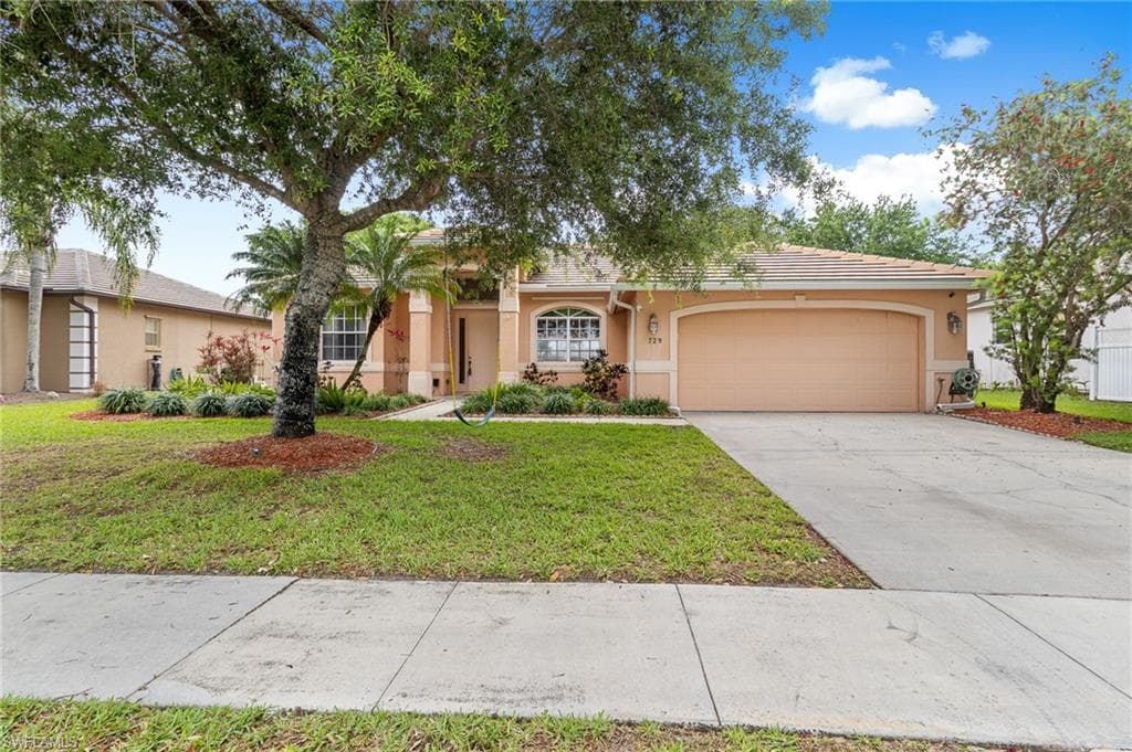 729 Grand Rapids BLVD NAPLES, FL 34120