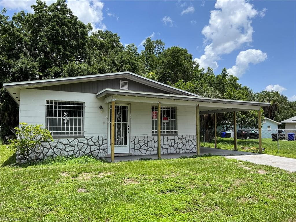 2633 Saint Charles ST FORT MYERS, FL 33916