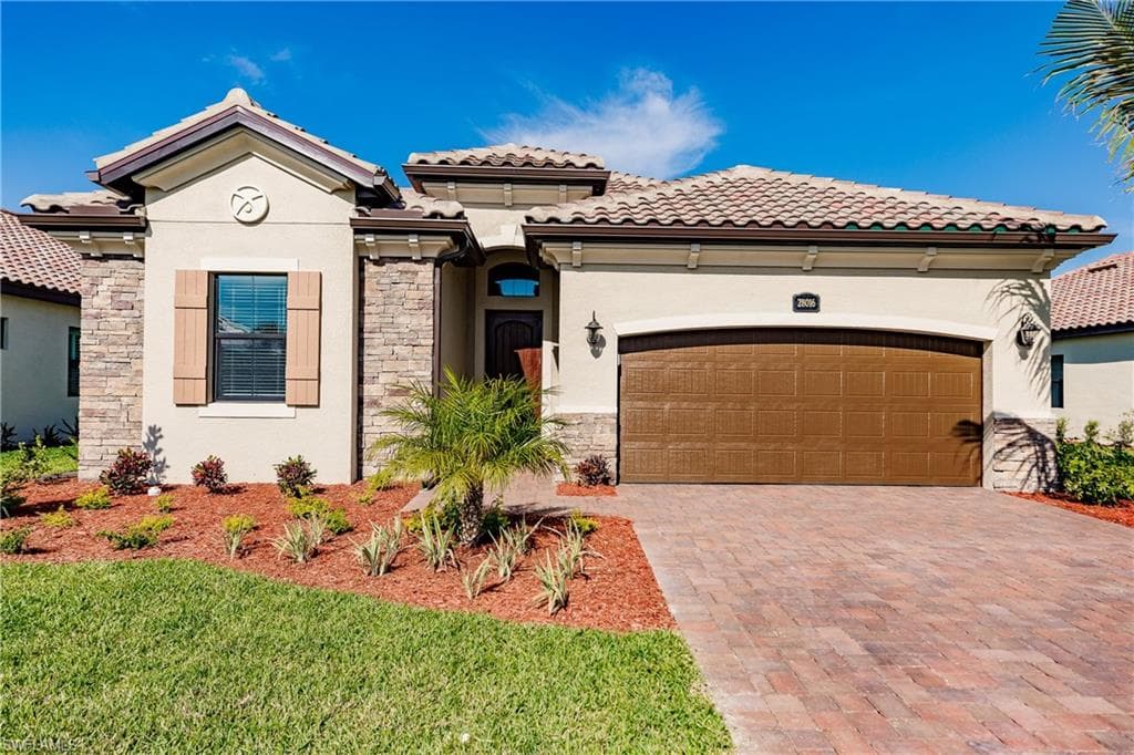28016 Foxrock CT BONITA SPRINGS, FL 34135
