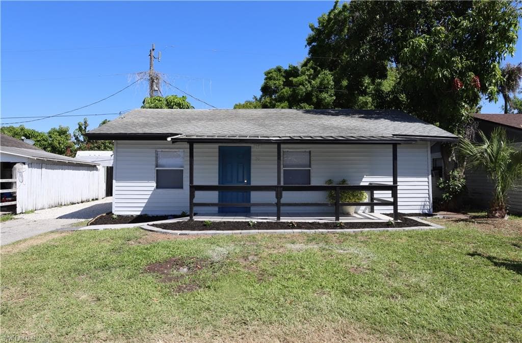 30 Cypress ST NORTH FORT MYERS, FL 33903