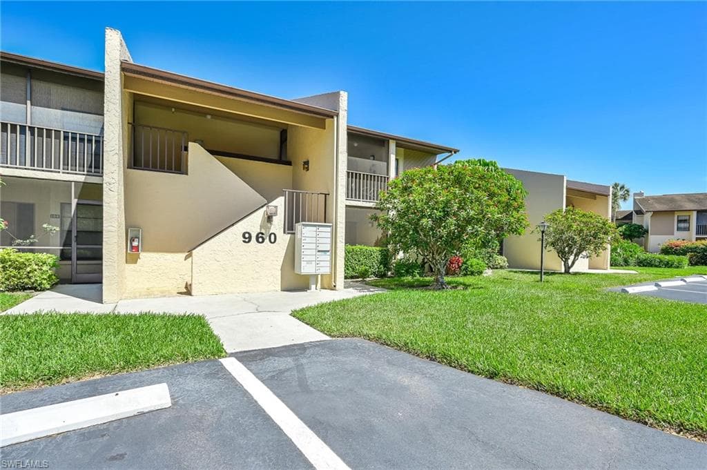 960 Palm View DR 211 NAPLES, FL 34110