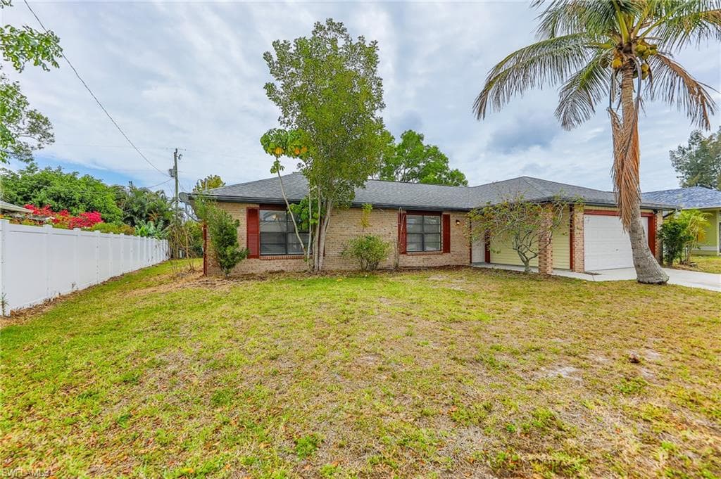 2614 Gleason PKY CAPE CORAL, FL 33914