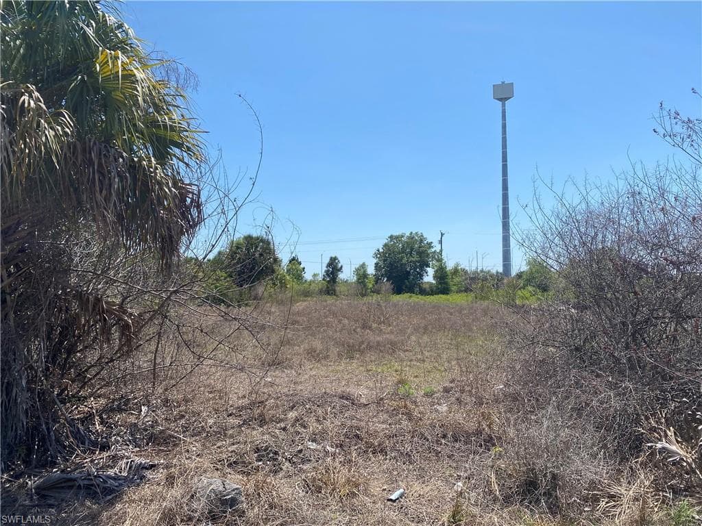 1122 Parnell CT LEHIGH ACRES, FL 33974