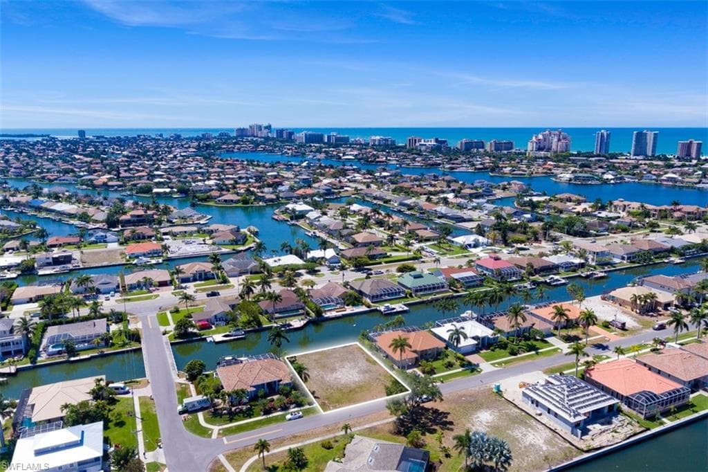 1091 Cottonwood CT MARCO ISLAND, FL 34145