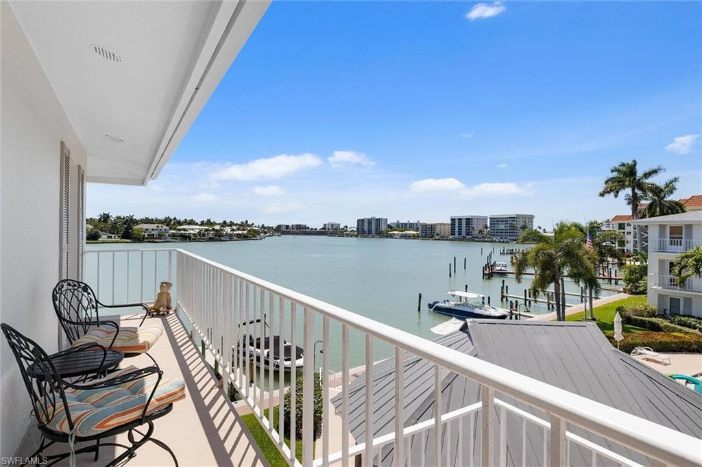 322 Harbour DR 302D NAPLES, FL 34103